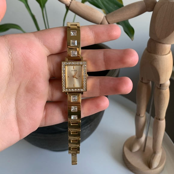 Beautiful GUESS watch - Picture 2 of 2